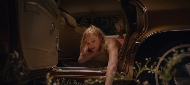 it follows maika monroe david robert mitchell car 2