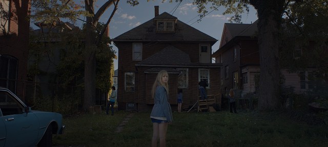 it follows maika monroe david robert mitchell car