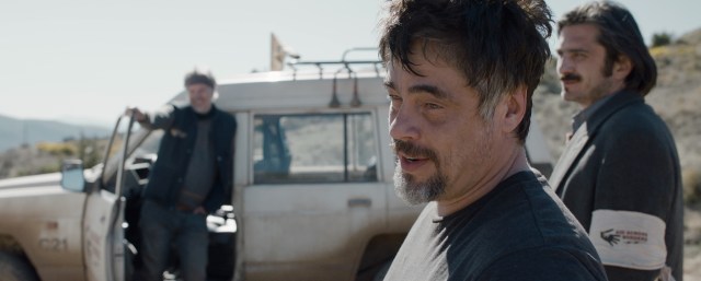 a perfect day Benicio Del Toro, Tim Robbins, Olga Kurylenko 2